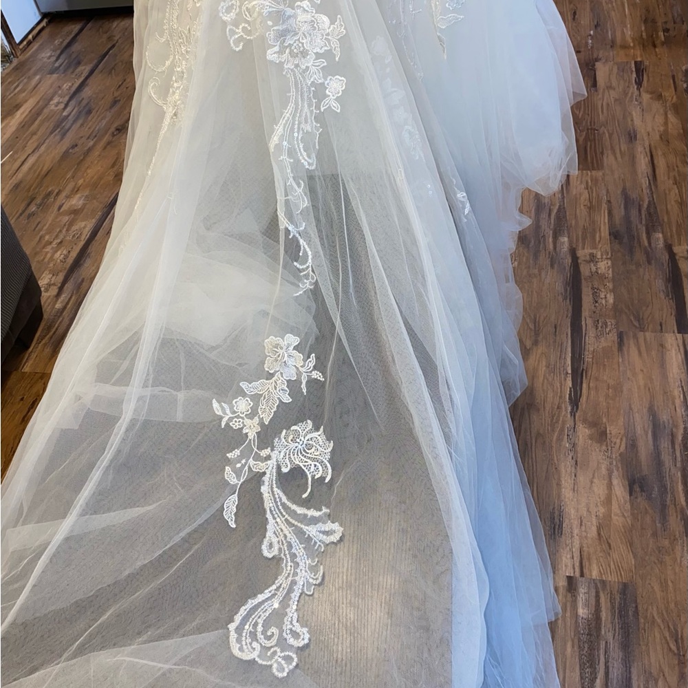 Allure Romance Wedding Dress - Picture 4 of 6